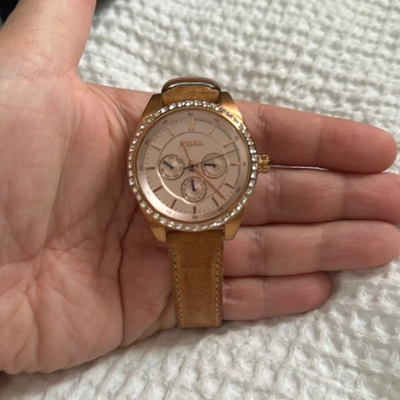 Great condition rose gold leather Fossil watch New Authentic Fossil Ashtyn Rose Gold Mop Pink Leather  main image 4